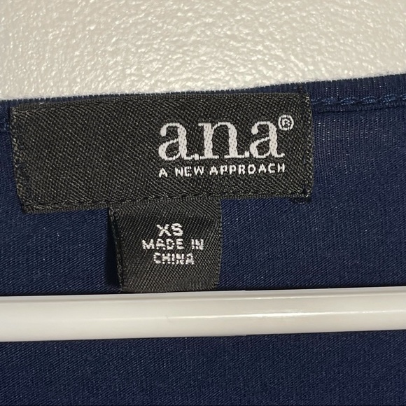 Navy blouse with sheer details. Size XS. LIKE NEW. - Picture 3 of 4